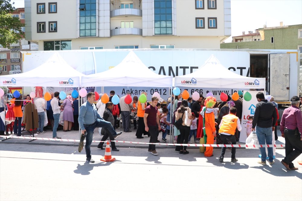 Lösev'in "İyilik Tırı" Niğde'de Yardım Dağıttı