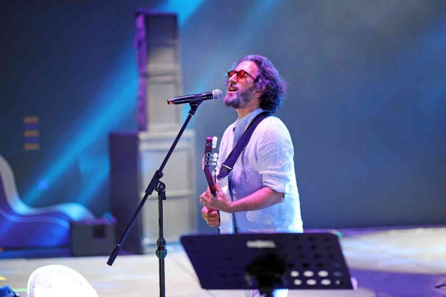 20. Alanya Uluslararası Turizm Ve Sanat Festivali’nde Fettah Can Konseri