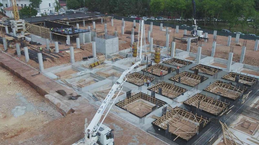 Akdeniz Üniversitesi Katlı Otopark Projesi Yükseliyor