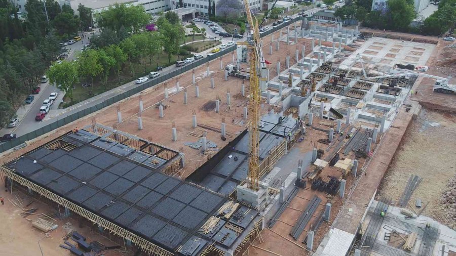 Akdeniz Üniversitesi Katlı Otopark Projesi Yükseliyor