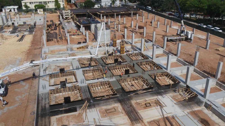 Akdeniz Üniversitesi Katlı Otopark Projesi Yükseliyor