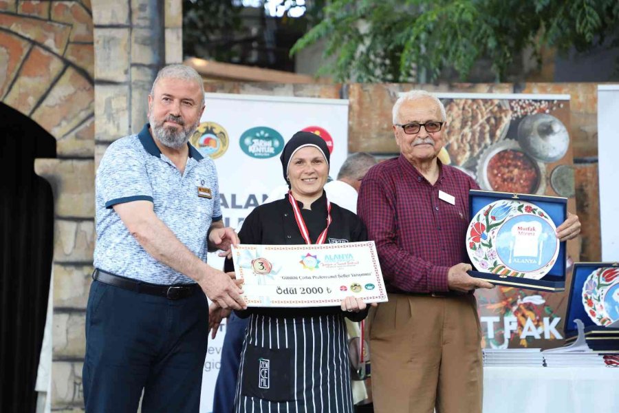 ‘gülüklü Çorba’ Yarışmasında Profesyonel Şefler Kıyasıya Yarıştı