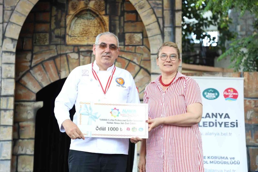 ‘gülüklü Çorba’ Yarışmasında Profesyonel Şefler Kıyasıya Yarıştı