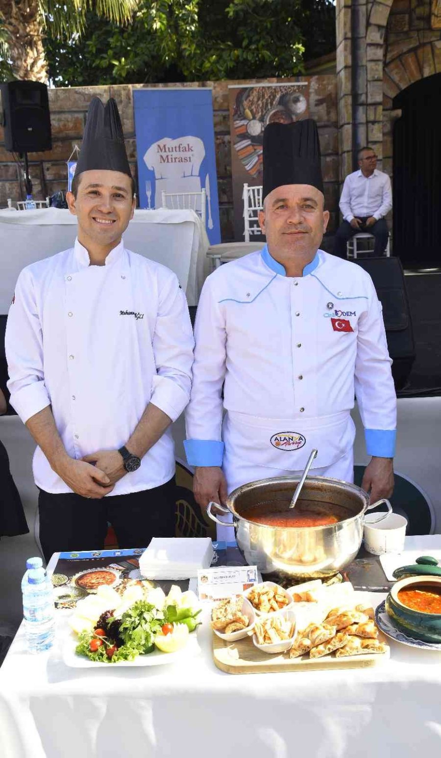 ‘gülüklü Çorba’ Yarışmasında Profesyonel Şefler Kıyasıya Yarıştı