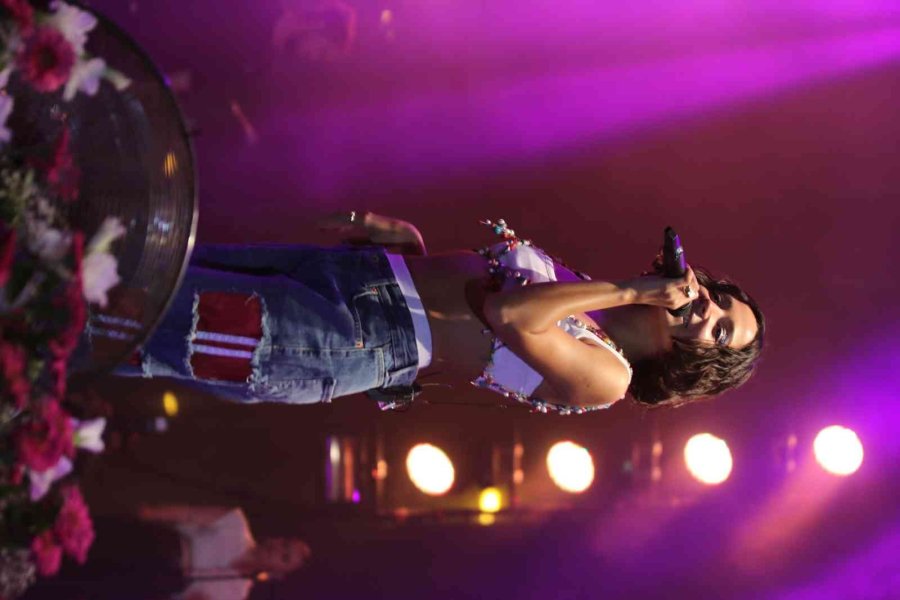 Turizm Ve Sanat Festivalinin Son Gününde Zeynep Bastık Sahne Aldı