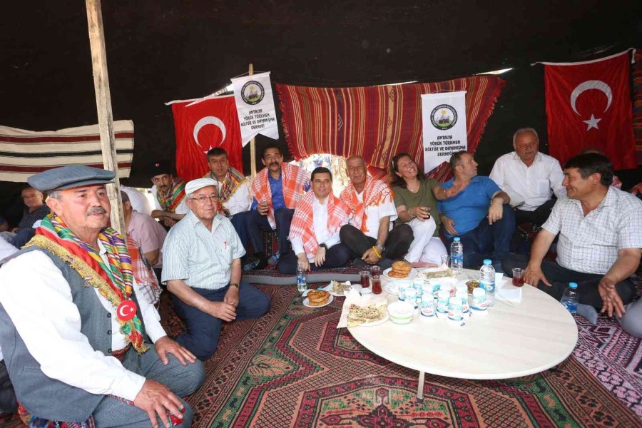 Başkan Tütüncü, Yörüklerin Şöleni’nde Keşkek Dağıttı