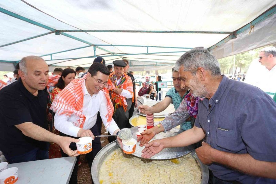 Başkan Tütüncü, Yörüklerin Şöleni’nde Keşkek Dağıttı