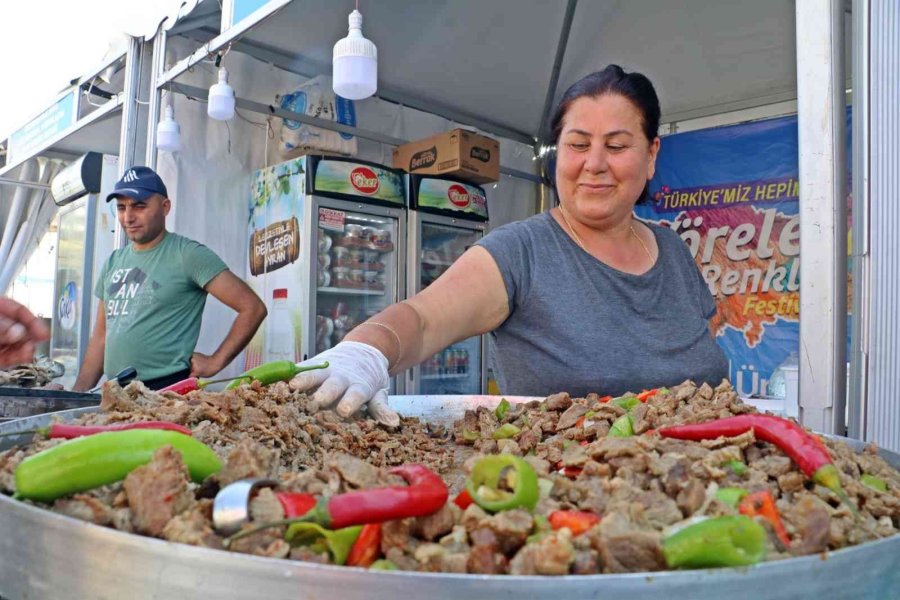 Antalya’da 7 Bölgeden 81 İlin Vatandaşını Bir Araya Getiren Festival
