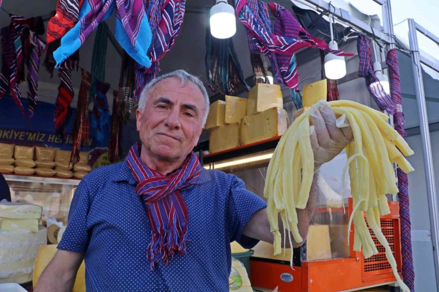 Antalya’da 7 Bölgeden 81 İlin Vatandaşını Bir Araya Getiren Festival