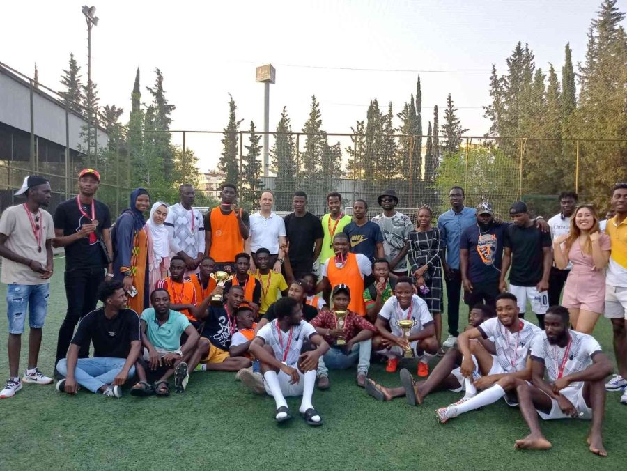 Akdenizli Afrikalılar Futbol Turnuvasında Ter Döktü