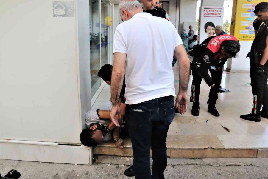 Bıçak İle Girdiği Bankada Etkisiz Hale Getirilince Gözyaşlarını Tutamadı