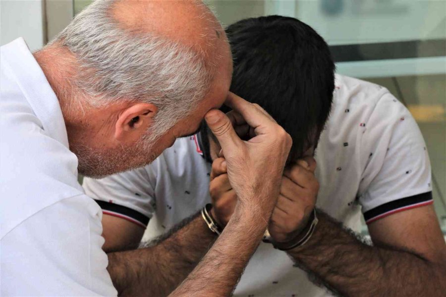 Bıçak İle Girdiği Bankada Etkisiz Hale Getirilince Gözyaşlarını Tutamadı