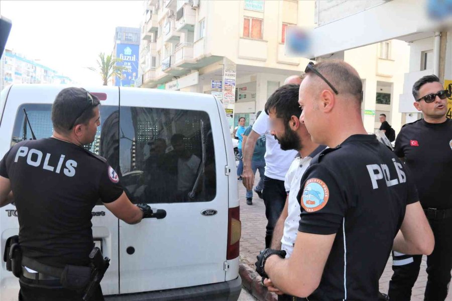 Bıçak İle Girdiği Bankada Etkisiz Hale Getirilince Gözyaşlarını Tutamadı