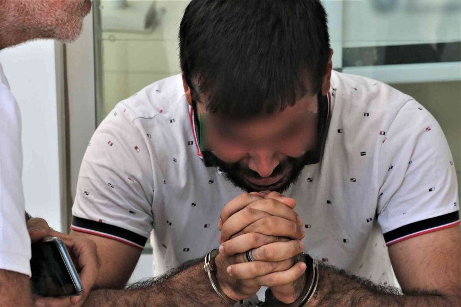 Bıçak İle Girdiği Bankada Etkisiz Hale Getirilince Gözyaşlarını Tutamadı