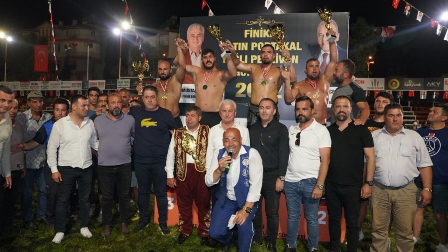 4. Finike Altın Portakal Yağlı Güreşlerinin Başpehlivanı Yusuf Can Zeybek Oldu