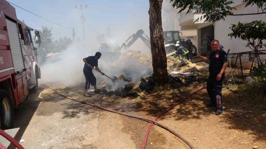 Çocukların Ateşle Oyunu Saman Yüklü Kamyoneti Yaktı