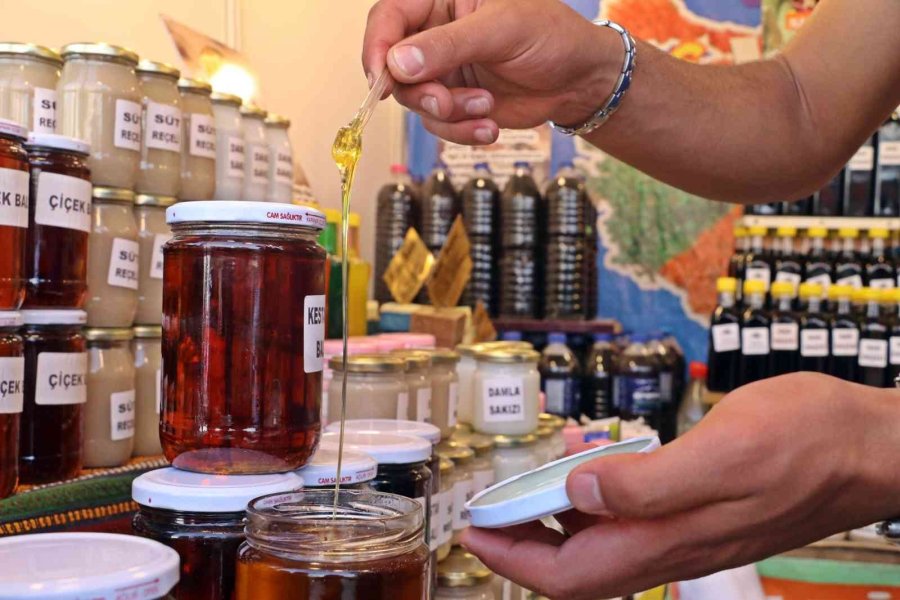 Antalya’da 7 Bölgeden 81 İlin Vatandaşını Bir Araya Getiren Festival