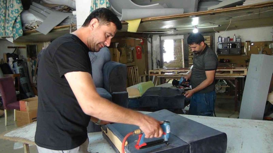 Mobilya Döşemecileri, 6 Bin Tl Maaşla Çalıştıracak Eleman Bulamıyor