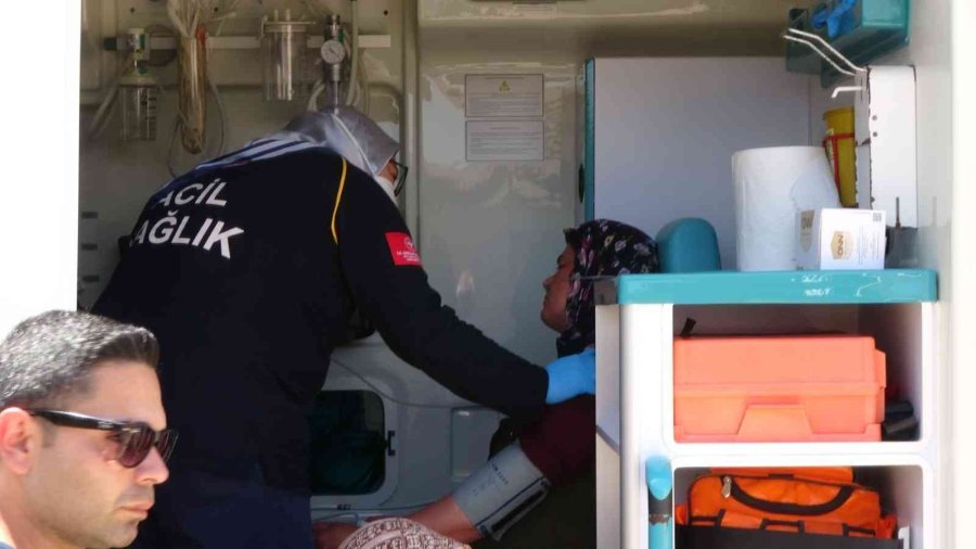 Çocukların Ateşle Oyunu Saman Yüklü Kamyoneti Yaktı