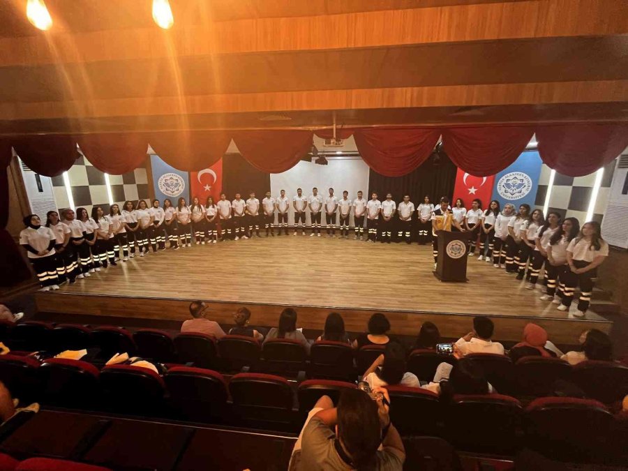 Alkü’lü Paramedikler İlk Yeminlerini Etti