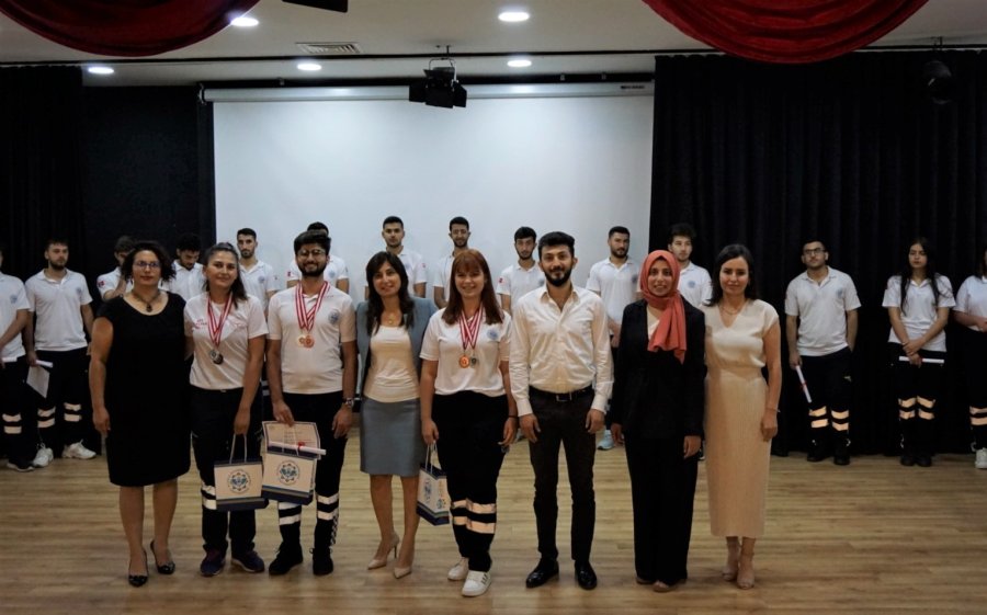 Alkü’lü Paramedikler İlk Yeminlerini Etti