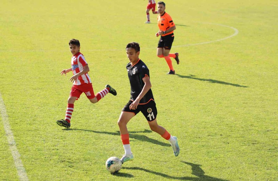 Alanyaspor, Atletico Bakü’yü Ödüllerle Uğurladı