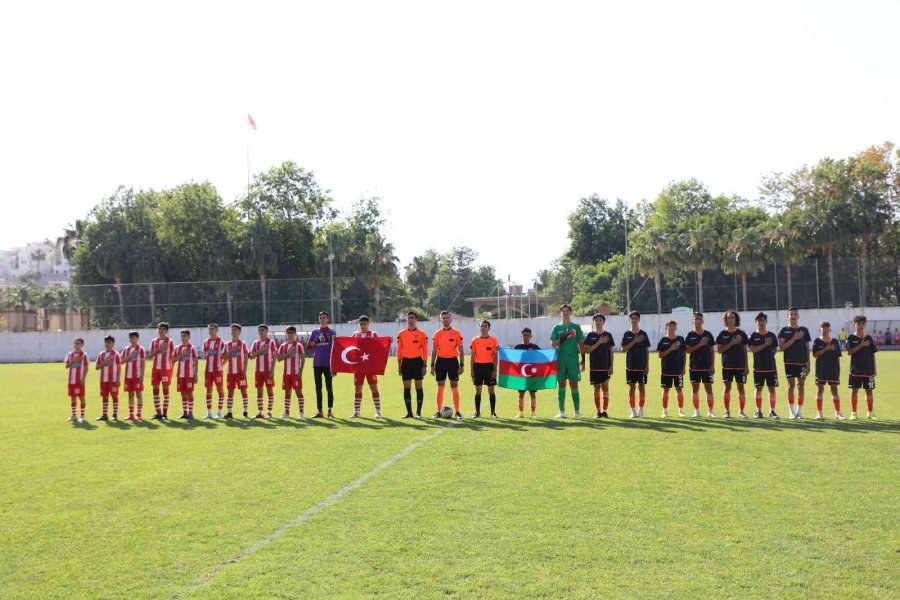 Alanyaspor, Atletico Bakü’yü Ödüllerle Uğurladı