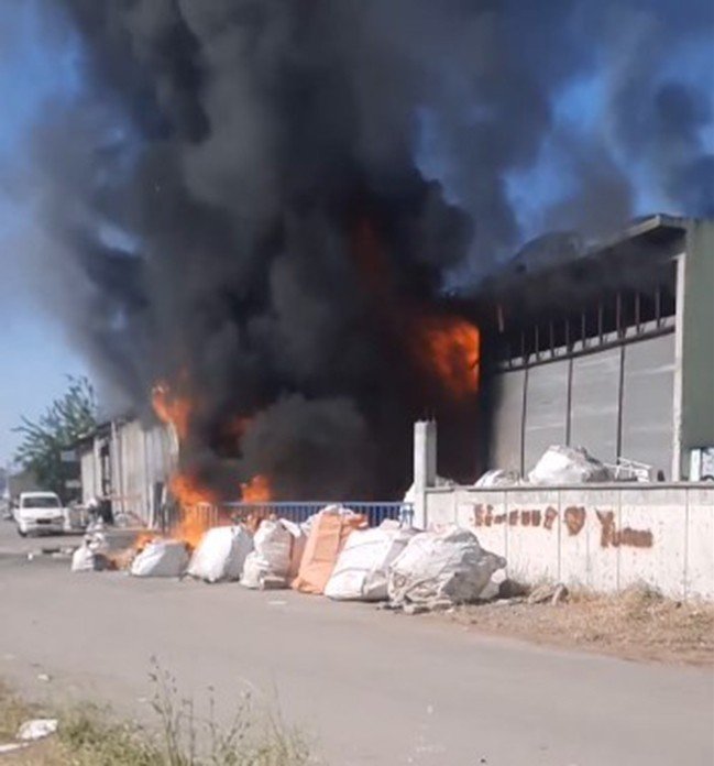 Döşemealtı’ndaki İşyeri Yangını Korkuttu