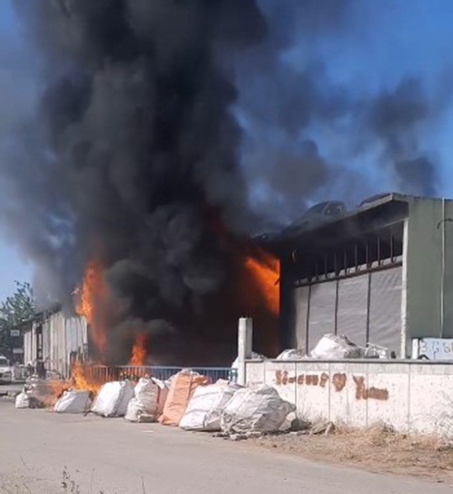 Döşemealtı’ndaki İşyeri Yangını Korkuttu