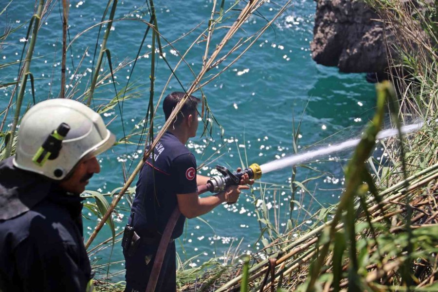 Falezlerde Kargılık Alanda Yangın