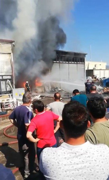 Döşemealtı’ndaki İşyeri Yangını Korkuttu