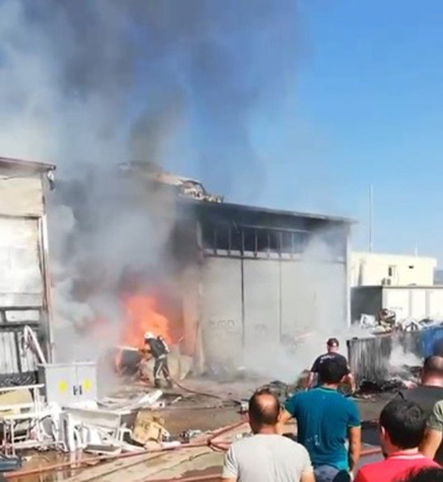 Döşemealtı’ndaki İşyeri Yangını Korkuttu