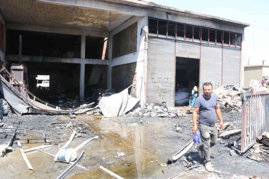 Geri Dönüşüm Malzemelerinin Bulunduğu Dükkanda Çıkan Yangın Korkuttu