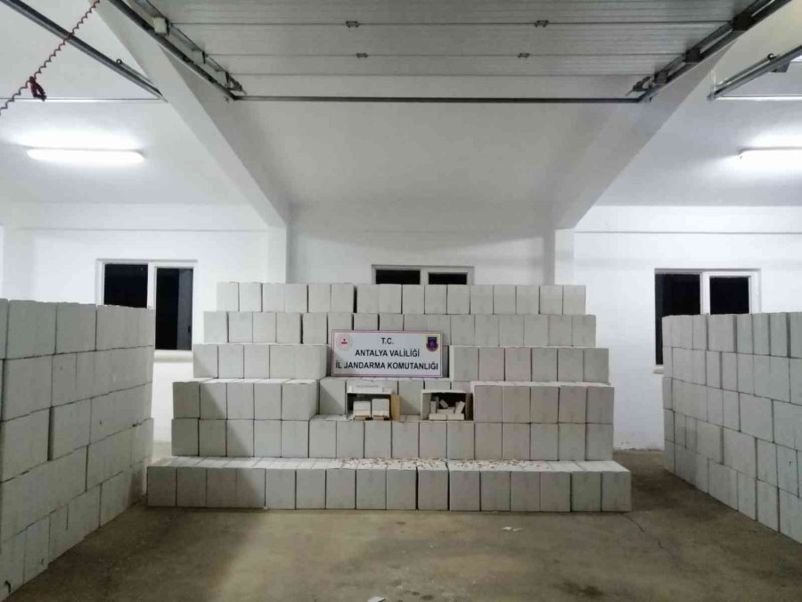 Antalya’da Kaçak Makaron Taşımacılığına Jandarma Baskını
