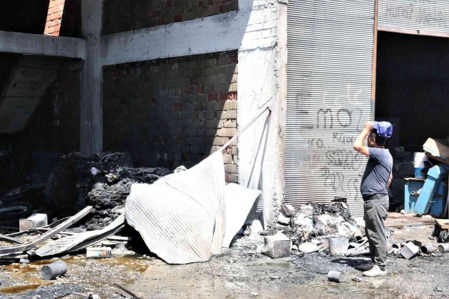 Geri Dönüşüm Malzemelerinin Bulunduğu Dükkanda Çıkan Yangın Korkuttu