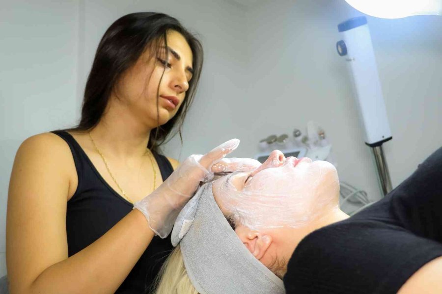 Yaz Mevsiminde Cilt Bakımı Yaparken Dikkat Edilmesi Gerekenler