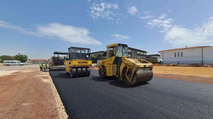 Döşemealtı Belediyesi, İlçeyi Modern Yollara Kavuşturuyor