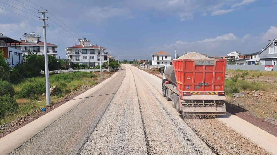 Döşemealtı Belediyesi, İlçeyi Modern Yollara Kavuşturuyor