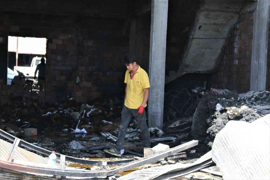 Geri Dönüşüm Malzemelerinin Bulunduğu Dükkanda Çıkan Yangın Korkuttu