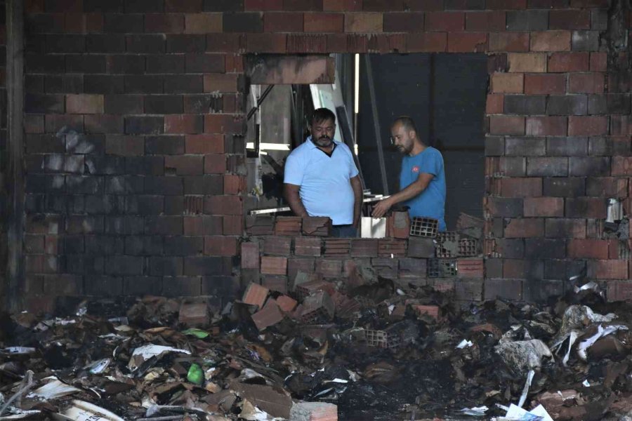 Geri Dönüşüm Malzemelerinin Bulunduğu Dükkanda Çıkan Yangın Korkuttu