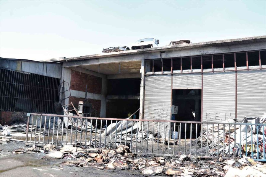 Geri Dönüşüm Malzemelerinin Bulunduğu Dükkanda Çıkan Yangın Korkuttu