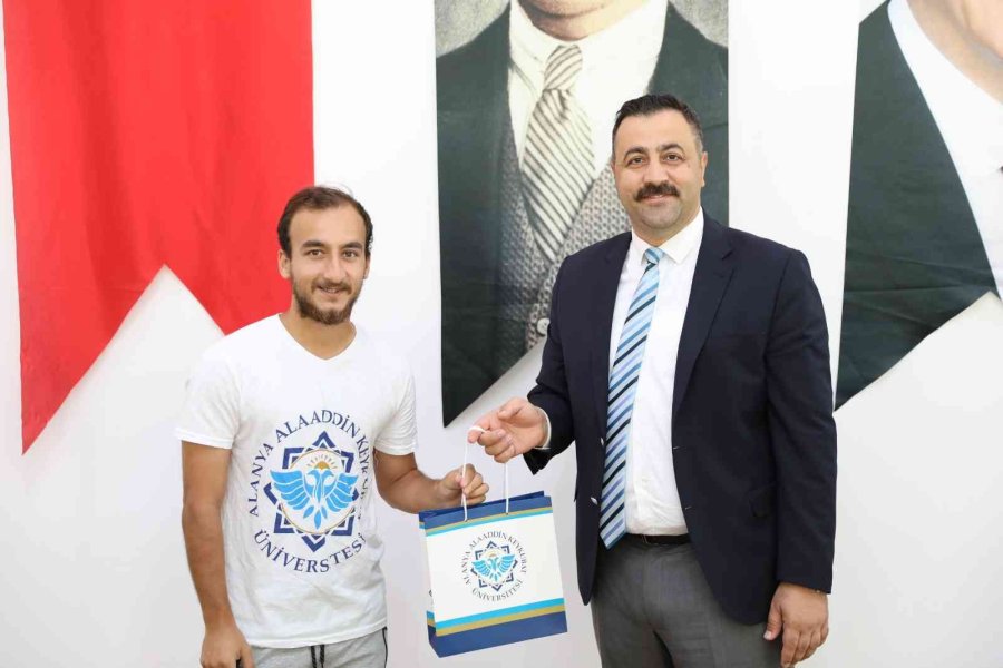 Alkü’nün Gurur Veren Öğrencileri Rektör Kalan İle Bir Araya Geldi