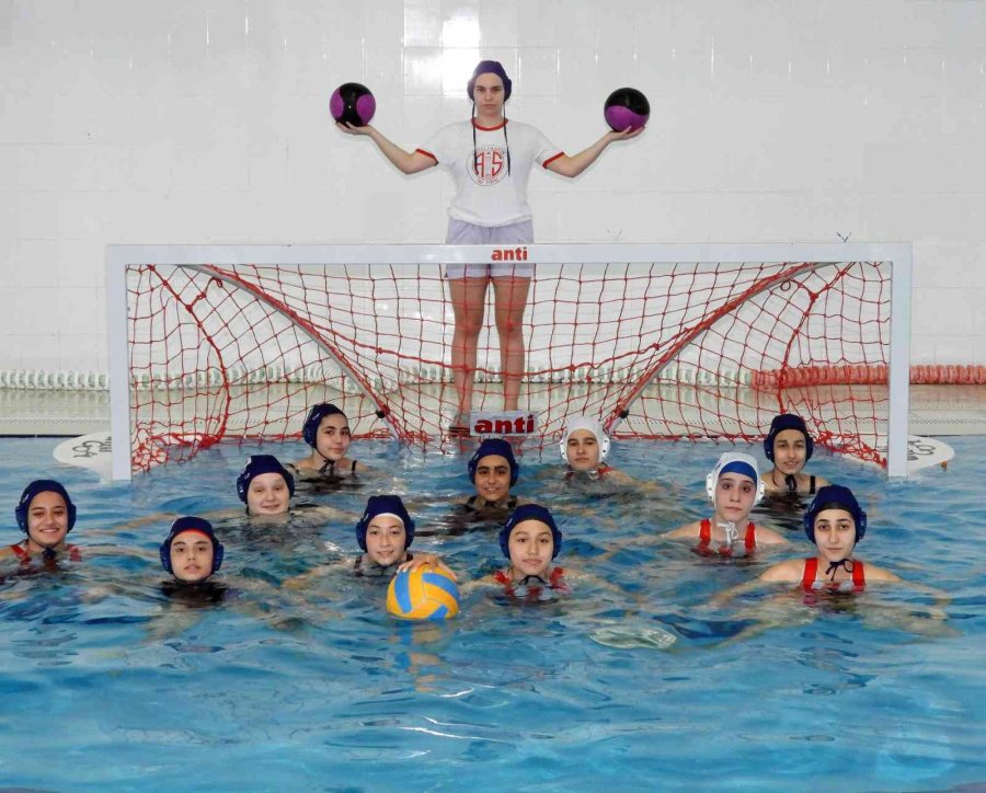 Antalyalı Yüzücülerin Final Heyecanı