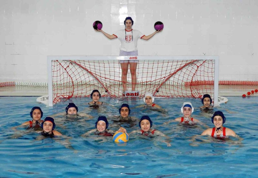 Antalyalı Yüzücülerin Final Heyecanı