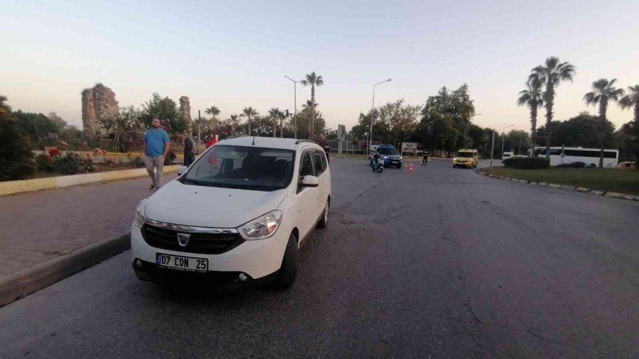 Kadın Motosiklet Sürücüsünü Kaskı Hayatta Tuttu