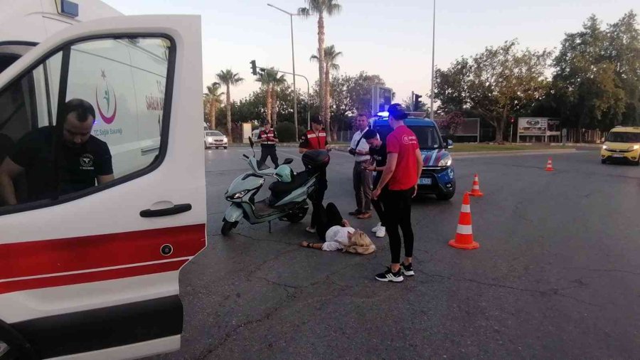 Kadın Motosiklet Sürücüsünü Kaskı Hayatta Tuttu