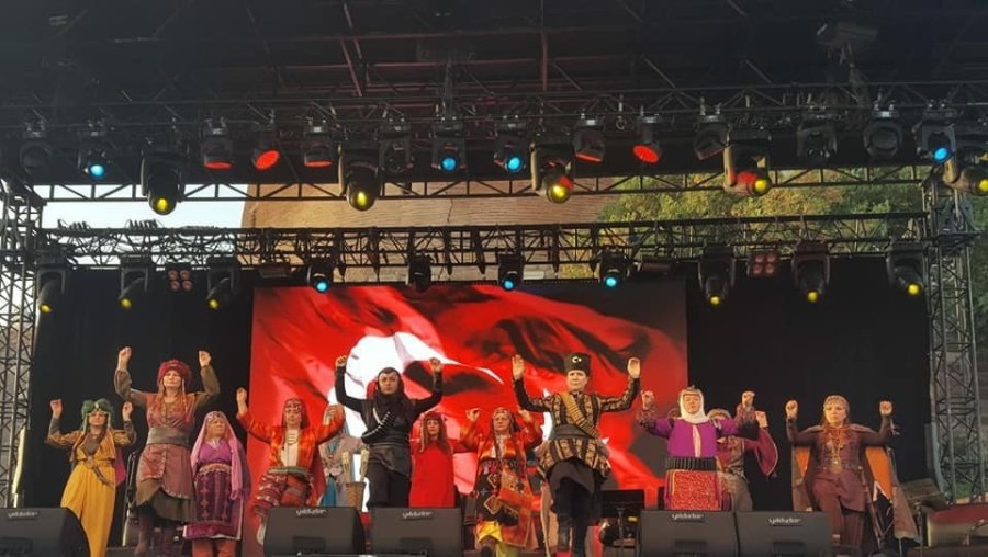 Eskişehir Anadolu Bacıları ‘kahraman Türk Kadınları’ Temalı ’defile Programı’nı Sahneledi