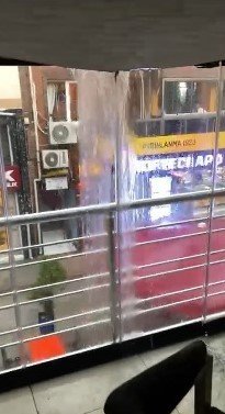 Sağanak Yağış Ve Dolu Kent Merkezinde Hayatı Felç Etti