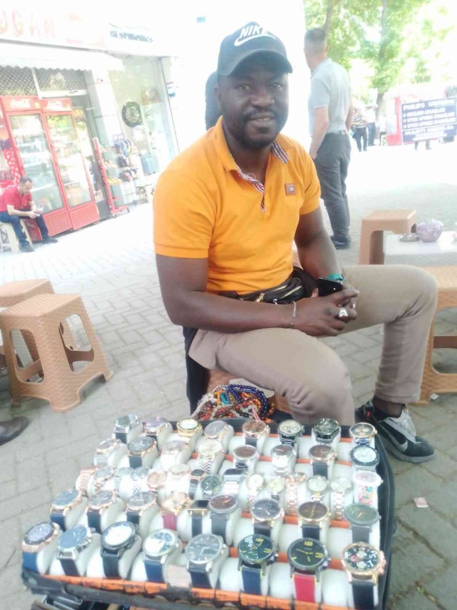 Ekmek Parası İçin 5 Bin Kilometre Uzaktan Geldi