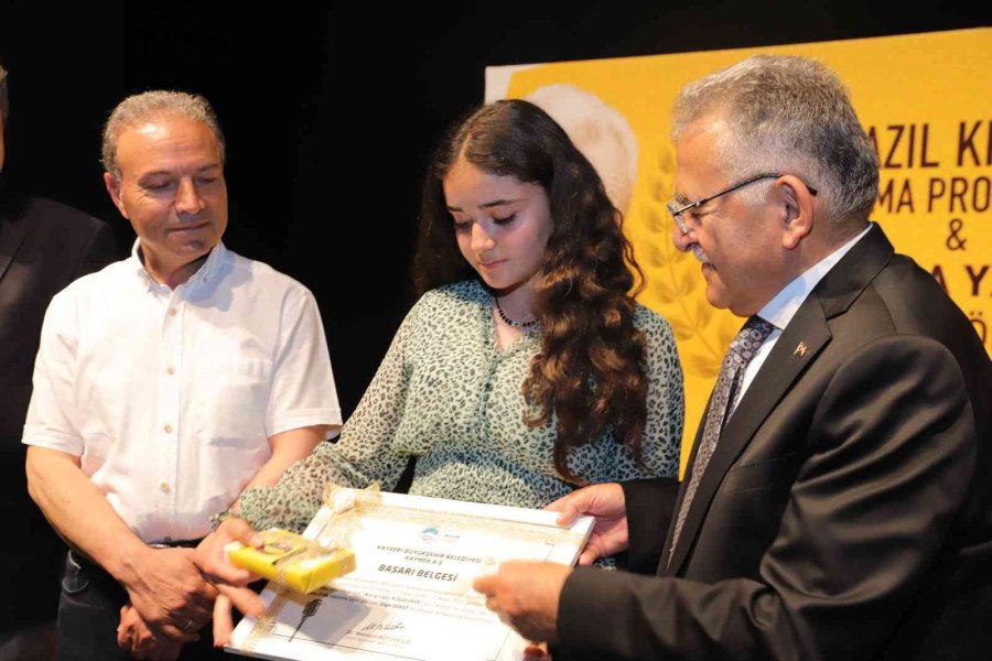 Necip Fazıl Kısakürek Şiir Okuma Yarışması’nda Ödüller Sahiplerini Buldu